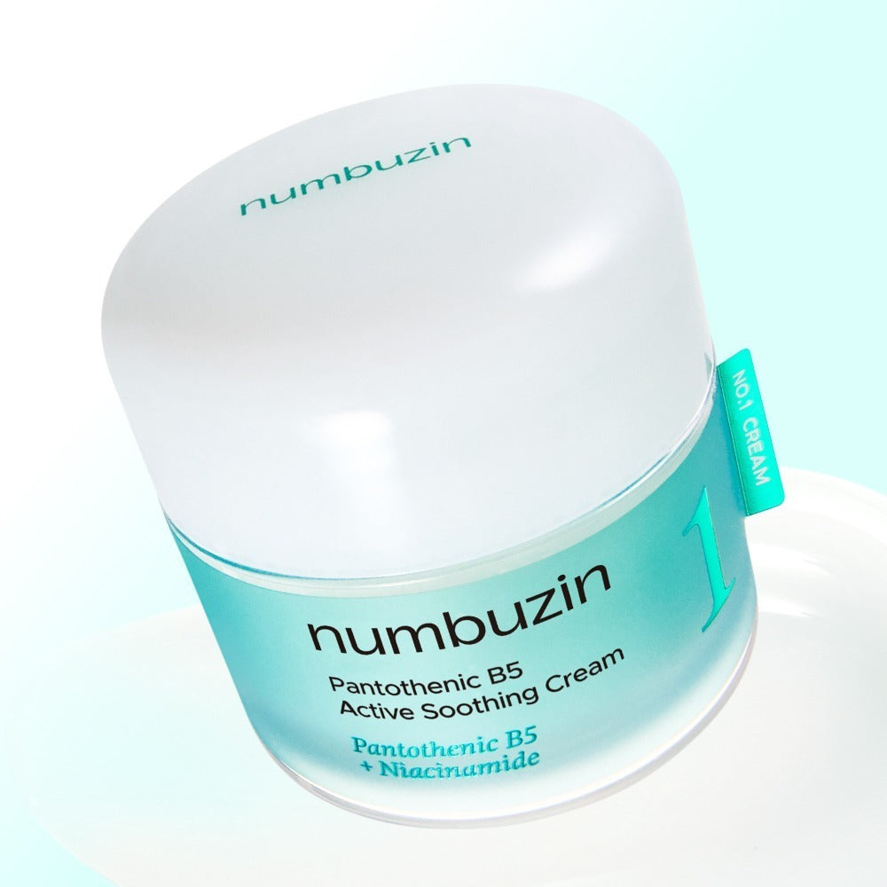 NUMBUZIN No.1 Pantothenic Acid Active Soothing Cream 80ml, crème apaisante de la marque Numbuzin sur fond bleu clair.