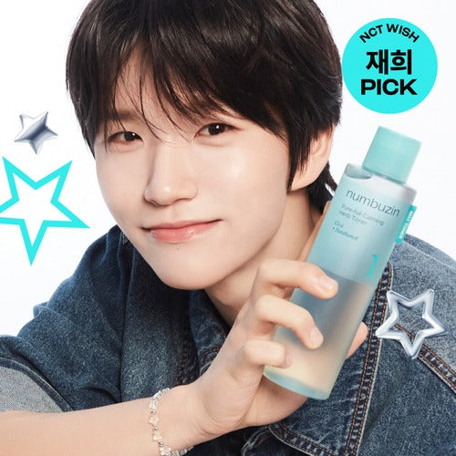 NUMBUZIN No.1 True Clear Toner 300ml, flacon bleu sur image promo avec garçon aux cheveux bruns, style K-beauty.