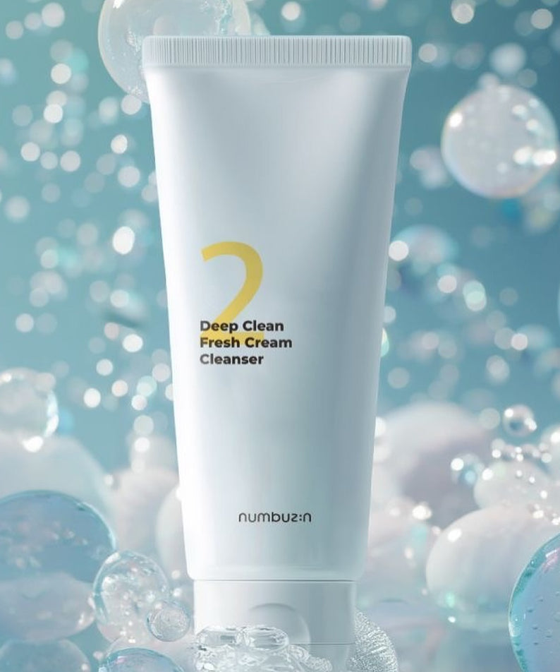 NUMBUZIN No.2 Deep Clean Cream Cleansing Foam 120ml, crème nettoyante visible sur fond bulles bleues, marque NUMBUZIN