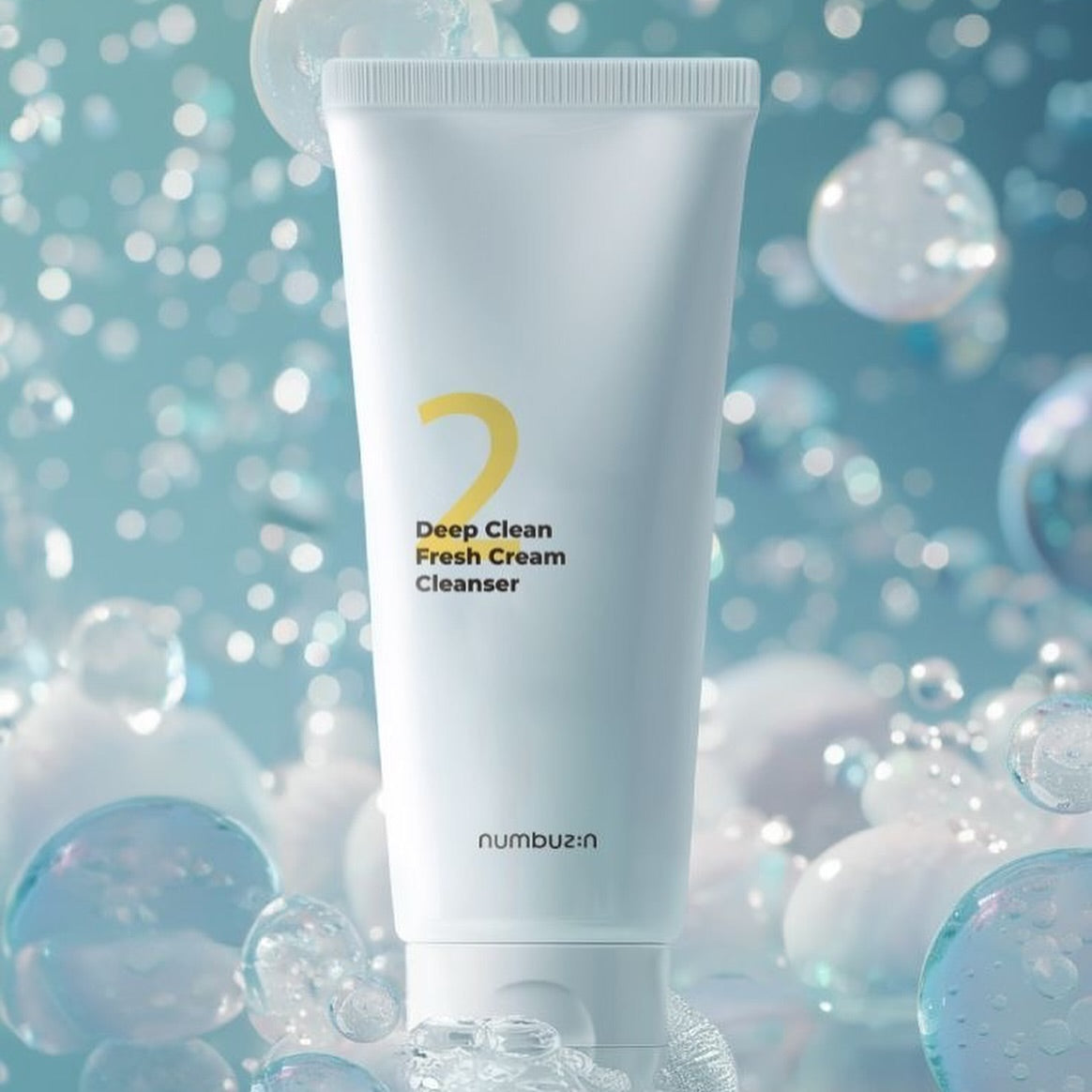 NUMBUZIN No.2 Deep Clean Cream Cleansing Foam 120ml, crème nettoyante visible sur fond bulles bleues, marque NUMBUZIN
