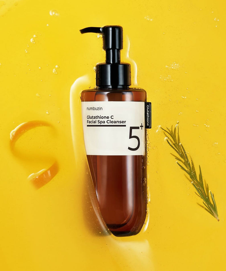 NUMBUZIN No.5 Glutathione C Aroma Massage Deep Cleanser 200ml, flacon de marque NUMBUZIN sur fond jaune en studio