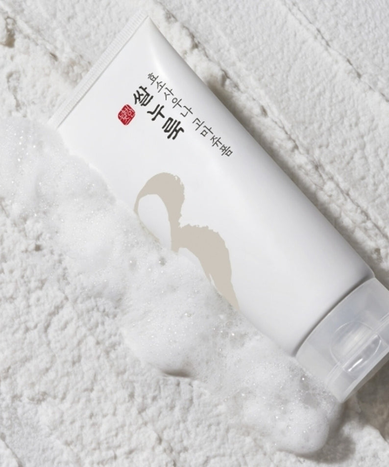 NUMBUZIN No.3 Rice Yeast Enzyme Suana Gommage Foam 170ml avec mousse sur fond blanc