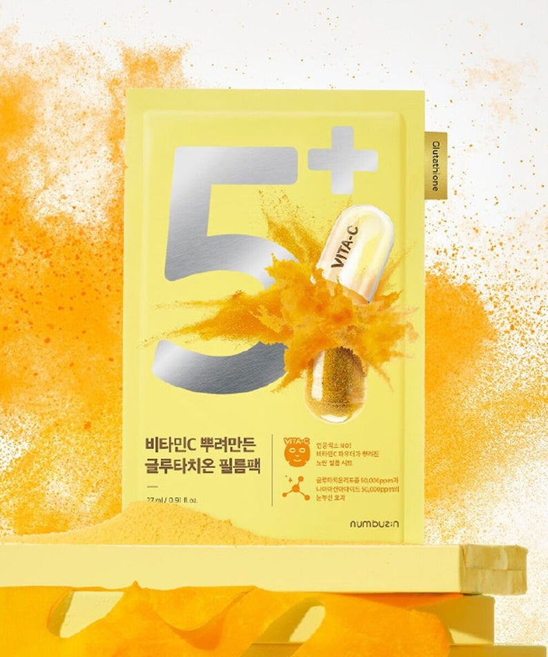 Masque NUMBUZIN No.5 Vitamin Spotlight Sheets sur fond vibrant. Soin de la peau éclaircissant et nourrissant, idéal pour revitaliser.