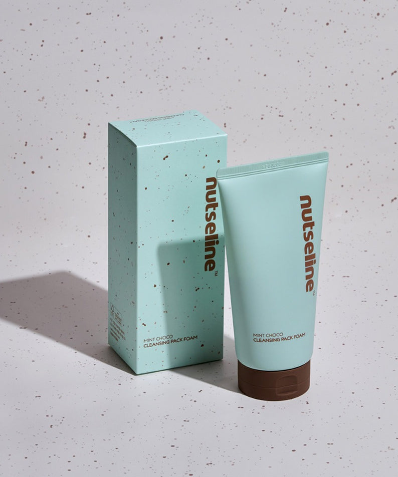 NUTSELINE Mint Chocolate Cleansing Pack Foam 130g, pack NUTSELINE avec mousse au chocolat menthe, fond clair studio
