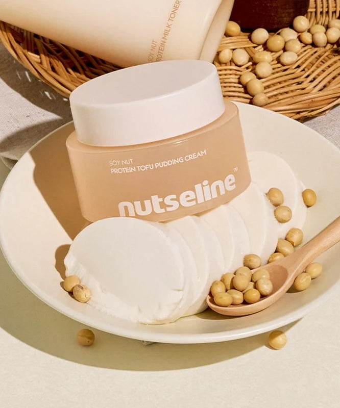 NUTSELINE Soy Nut Protein Tofu Pudding Cream 50ml en pot, marque NUTSELINE, sur assiette avec soja, style photo produit