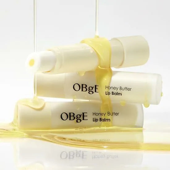 OBGE Honey Butter Lip Balm de la marque OBGE, baume à lèvres miel-beurre sur fond clair, gouttes de miel visuelles.