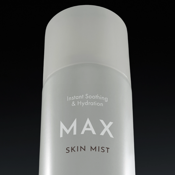OBGE Max Skin Mist 250ml, flacon vaporisateur blanc sur fond noir, effet hydratant et apaisant, produit OBGE MAX