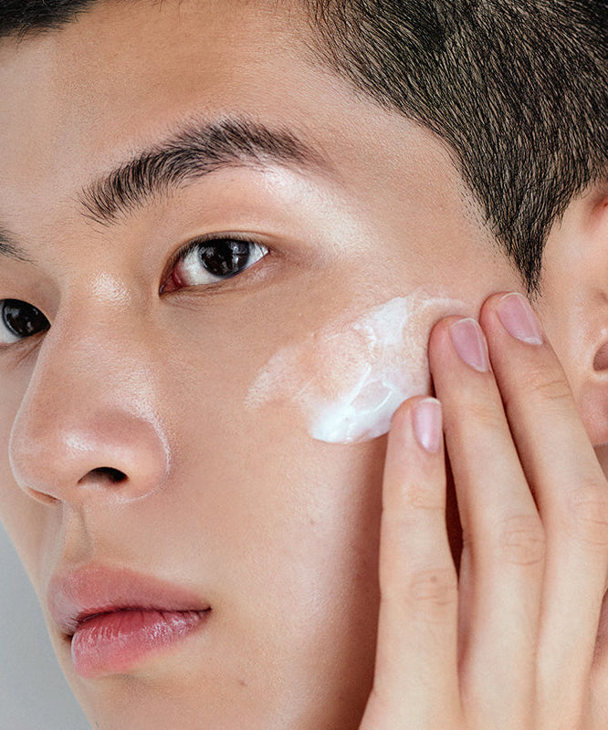 Décris l'image en français en mentionnant le produit, la marque et le contexte visuel. OBGE Moisture Protein Barrier Cream 150ml
