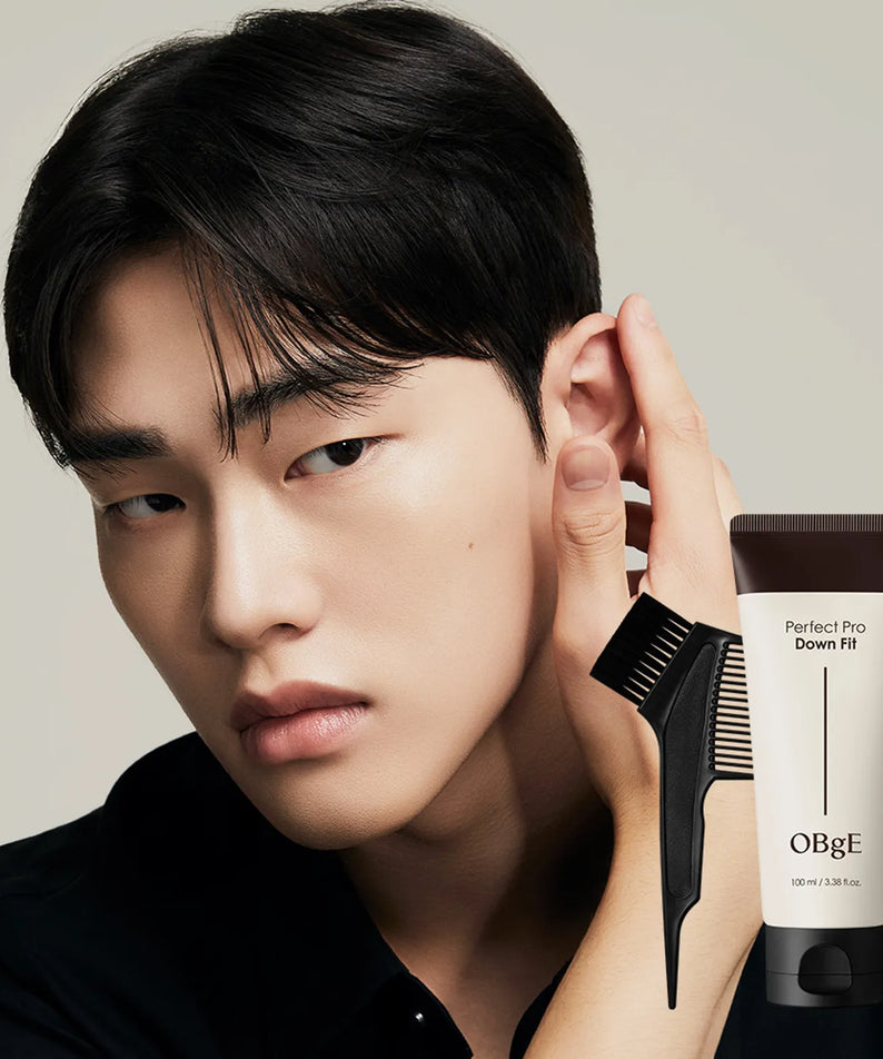 OBGE Perfect Pro Down Fit 100ml, tube cosmétique de la marque OBGE avec homme se coiffant en fond clair