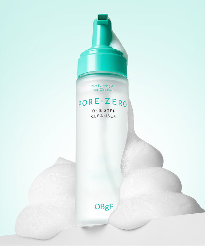 Décris l'image en français en mentionnant le produit, la marque et le contexte visuel : OBGE Pore Zero One-Step Cleanser 200ml sur fond bleu.