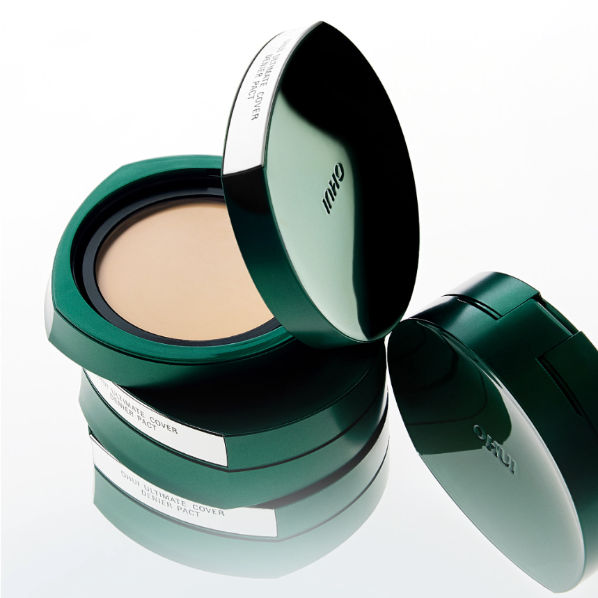 OHUI  Ultimate Cover Denier Pact SPF 50 +PA+++(Refill) 15g en boîtier vert, ouvert sur fond blanc (poudre/compact).