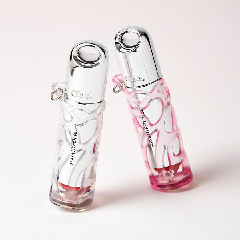 OIAD Slayn Hyper Glow 10 colors, deux flacons chromés en verre avec reflets rose, fond clair, marque OIAD.