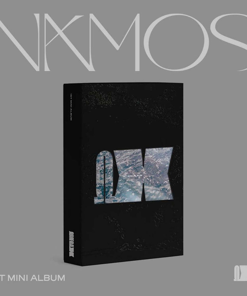 OMEGA X - 1ST MINI ALBUM [VAMOS] O VER. - Album Kpop, pochette noire et bleue, style mature audacieux, fond gris
