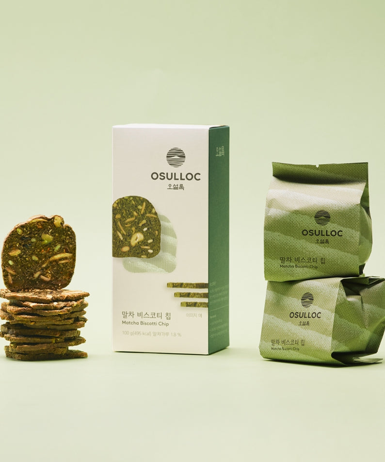 OSULLOC Matcha Biscotti Chips 100g : sachets et chips vertes sur fond clair, marque OSULLOC, ambiance pâtisserie.