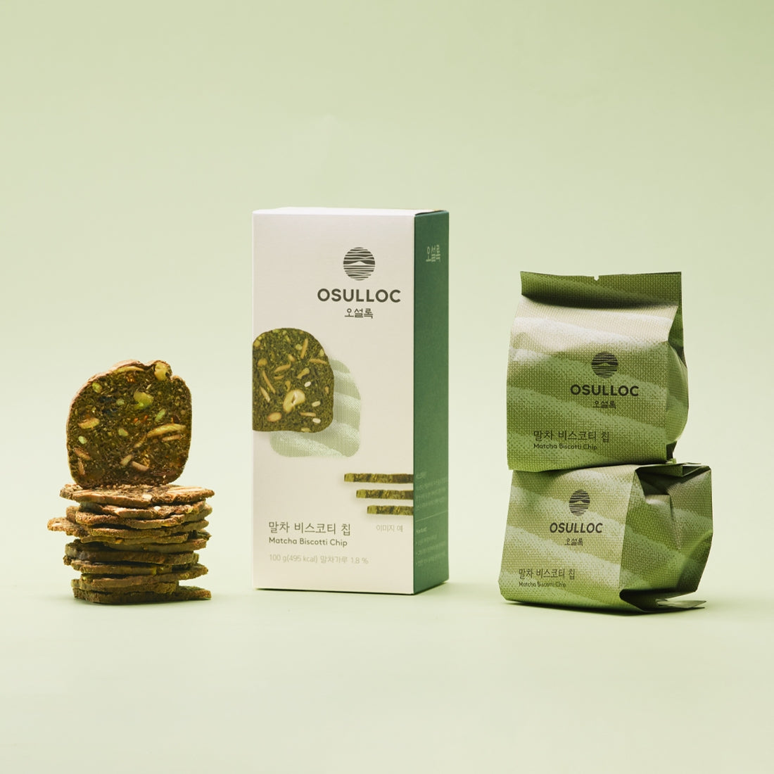 OSULLOC Matcha Biscotti Chips 100g : sachets et chips vertes sur fond clair, marque OSULLOC, ambiance pâtisserie.