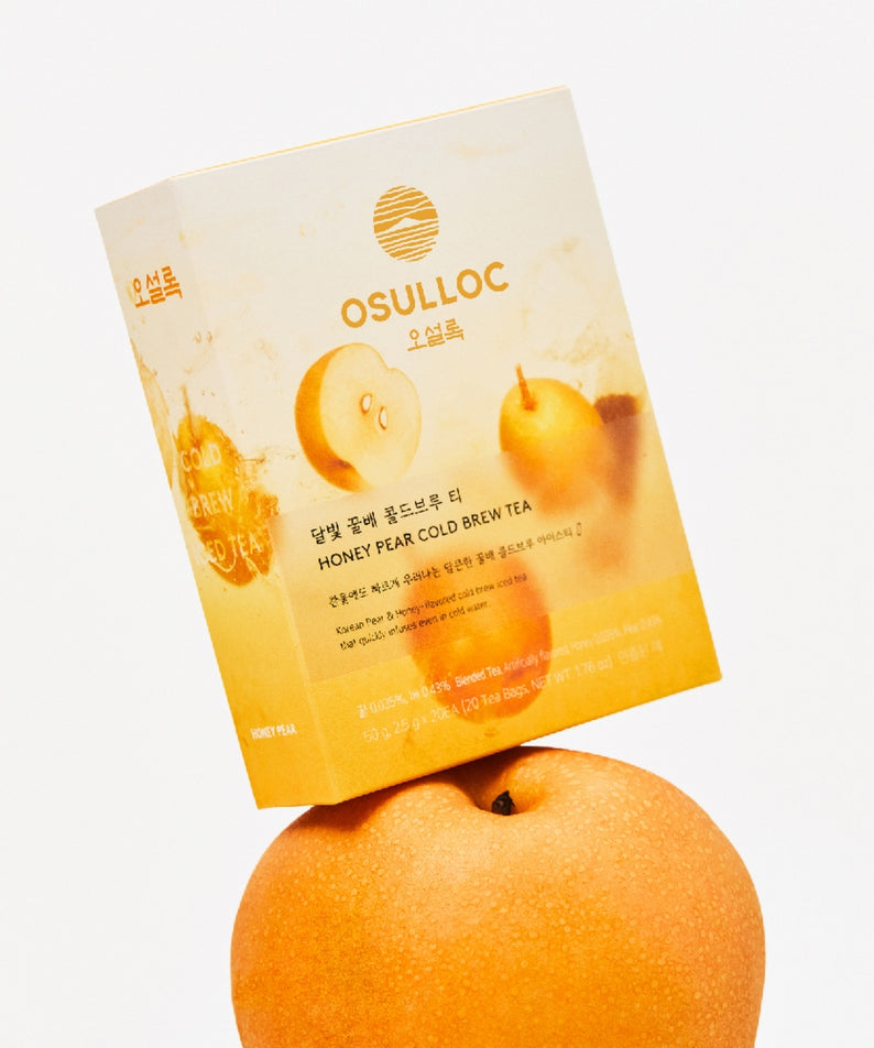 OSULLOC Moonlight Honey Pear Cold Brew Tea 20 P : sachet sur poire, arrière-plan clair, style photo produit