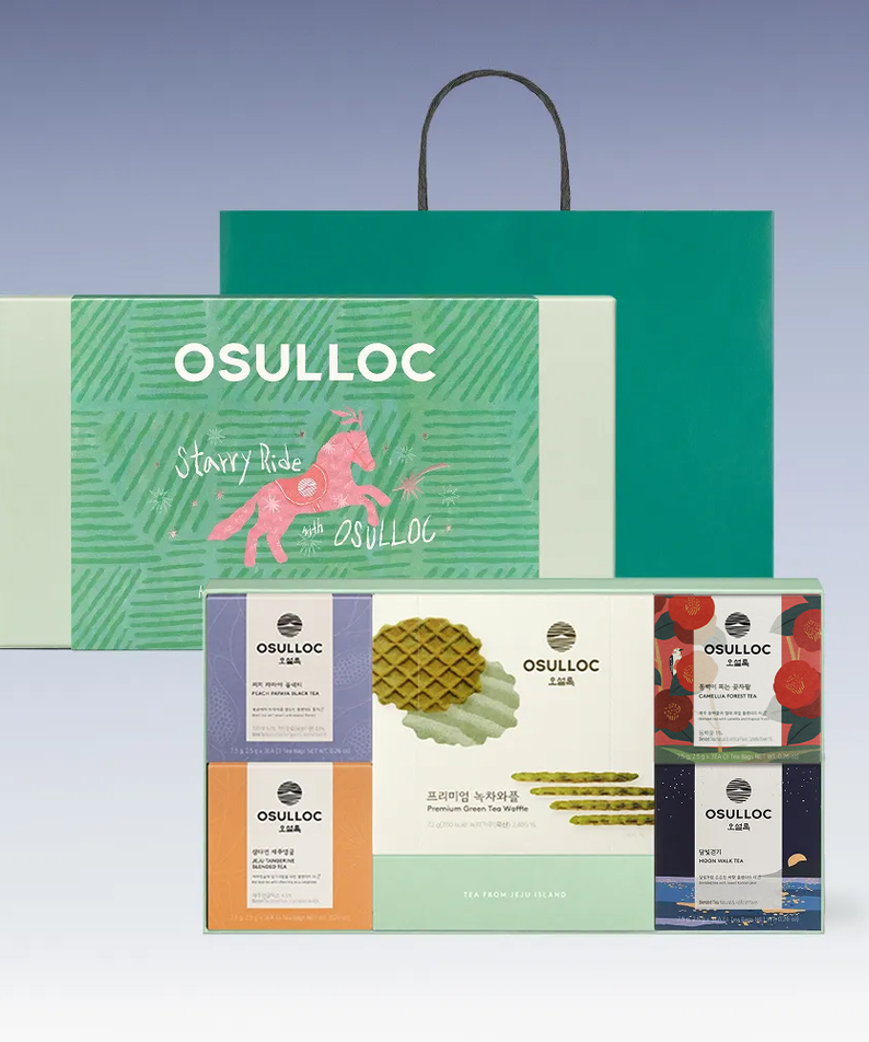 OSULLOC [New Year's Packaging] Waffle Best Tea 4-Piece Set, coffrets festifs verts, marque OSULLOC, fond bleu ciel.