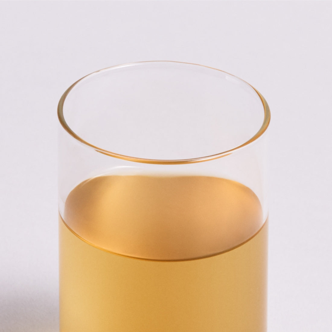 OSULLOC Peach Black Tea 20 packs, marque OSULLOC, boîte beige sur fond clair, tasse/emballage en contexte visuel.