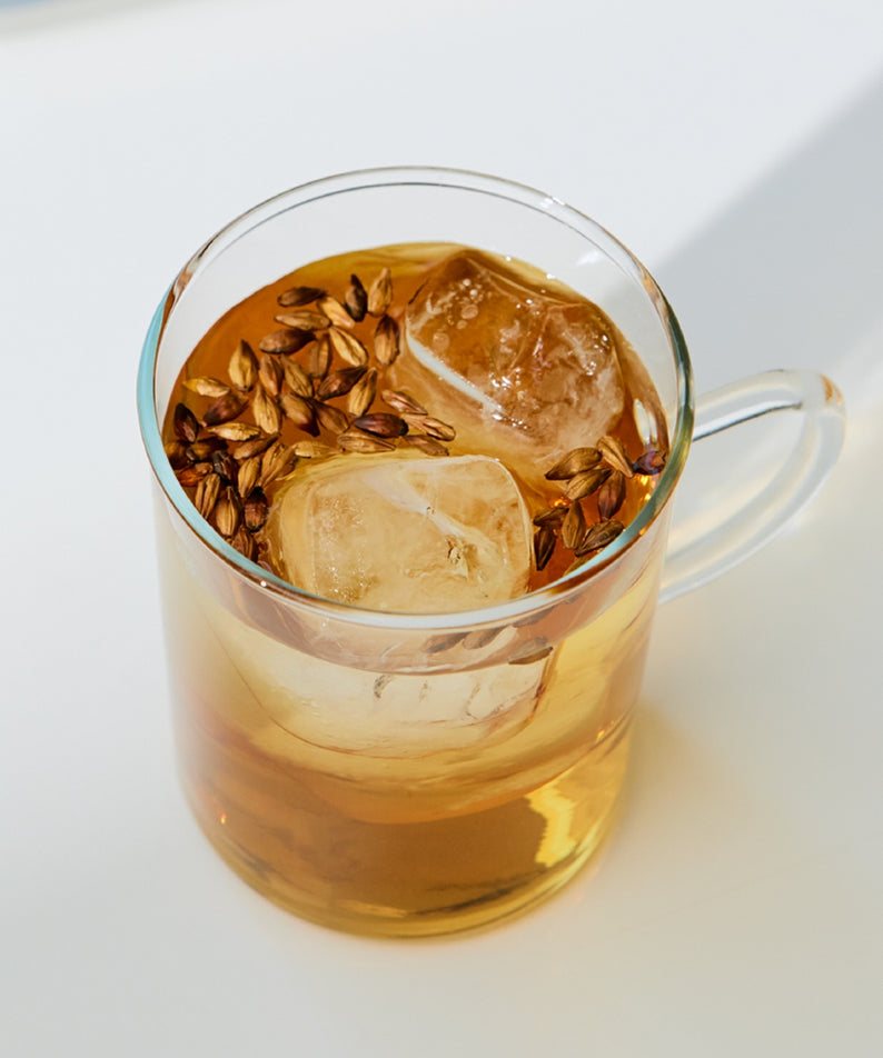 OSULLOC Rooibos Pure 10 p : tasse de rooibos aux herbes, glace de thé, fond clair, marque OSULLOC