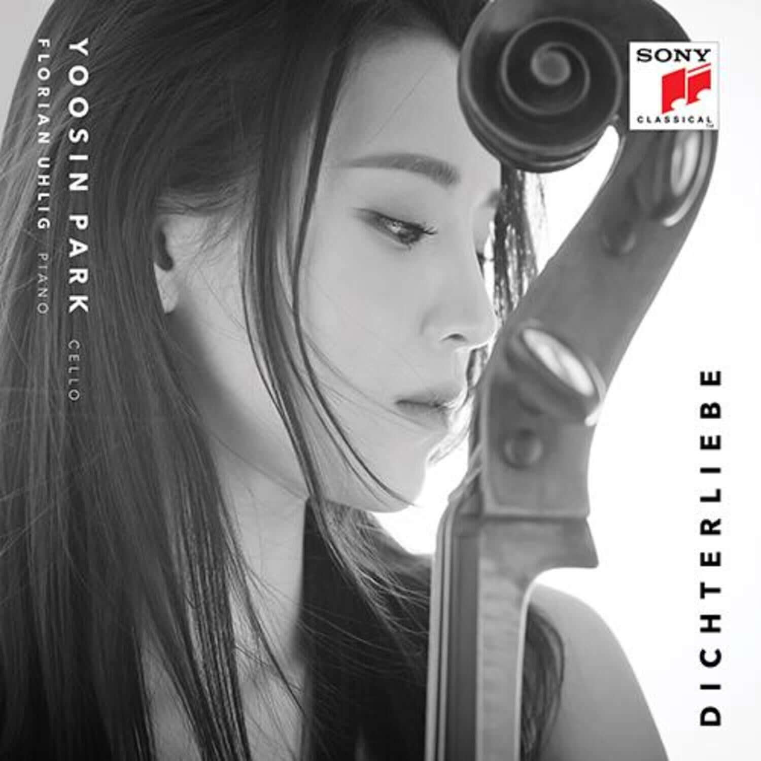 PARK YUSHIN - [Dichterliebe] - Album Kpop, visuel monochrome: jeune femme au micro, marque Park Yushin, vibe intense.