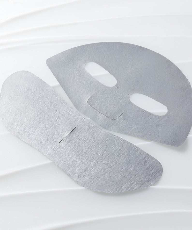 PARNELL Bakuchiol Retinol Wild Yam Cream Coating Mask en tissu sur surface blanche, soin visage innovant et luxueux.