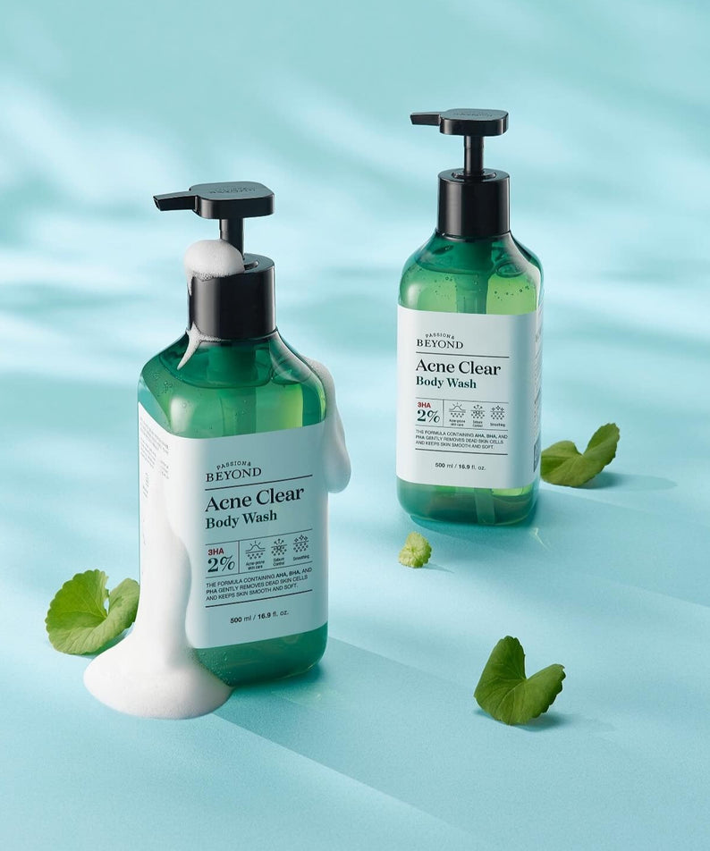 Deux bouteilles de PASSON&BEYOND Acne Clear Body Wash 500ml avec feuille verte en arrière-plan.