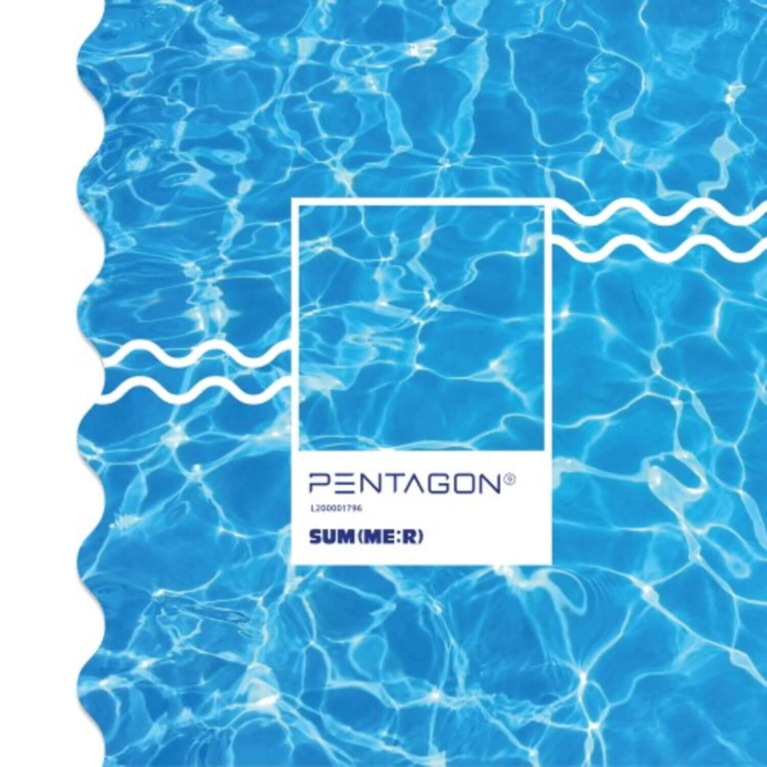 PENTAGON - 9th Album [SUM(ME:R)] - Album Kpop : pochette PENTAGON sur fond d’eau bleue, style visuel mer.