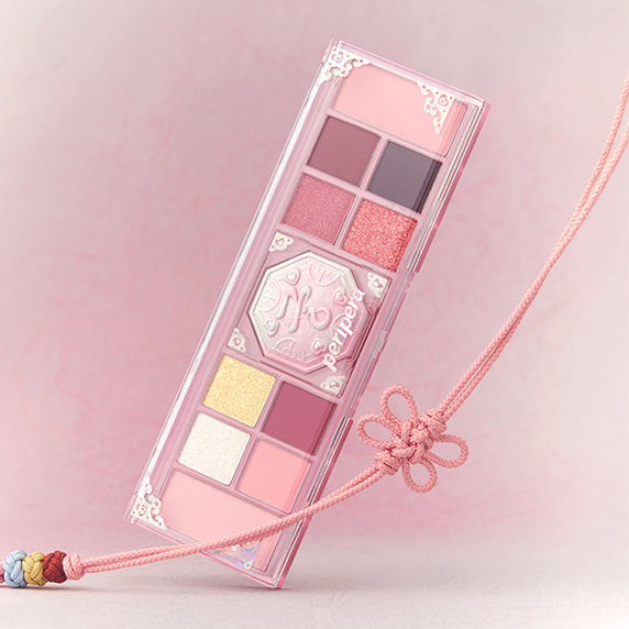 PERIPERA All Take Mood Like Palette [Princess Hours Edition] : palette maquillage rose avec échantillons, décor princesse, fond pastel