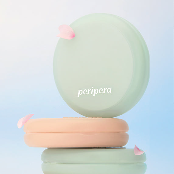 PERIPERA Filter Fit Milk Tone-Up Cushion de la marque peripera, coussin teint, pack vert pastel sur fond bleu clair.