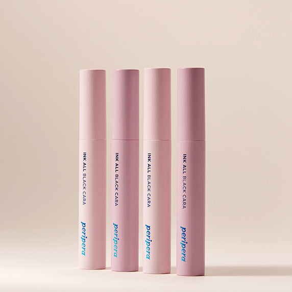 PERIPERA Ink All Black Cara, maquillage lèvres, présentée en tubes mauves sur fond clair minimaliste.