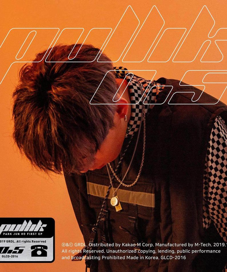 PULLIK - 0.5 (1ST EP) - Album Kpop PULLIK, couverture orange avec portrait du chanteur et texte 0.5 en arrière-plan.