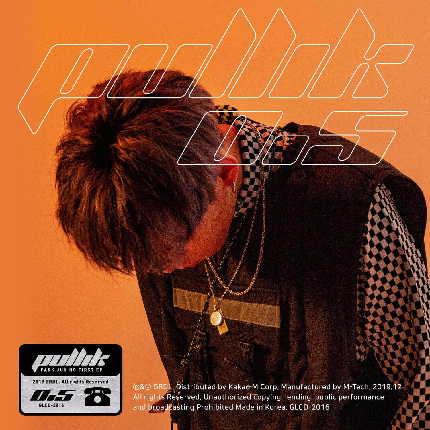 PULLIK - 0.5 (1ST EP) - Album Kpop PULLIK, couverture orange avec portrait du chanteur et texte 0.5 en arrière-plan.