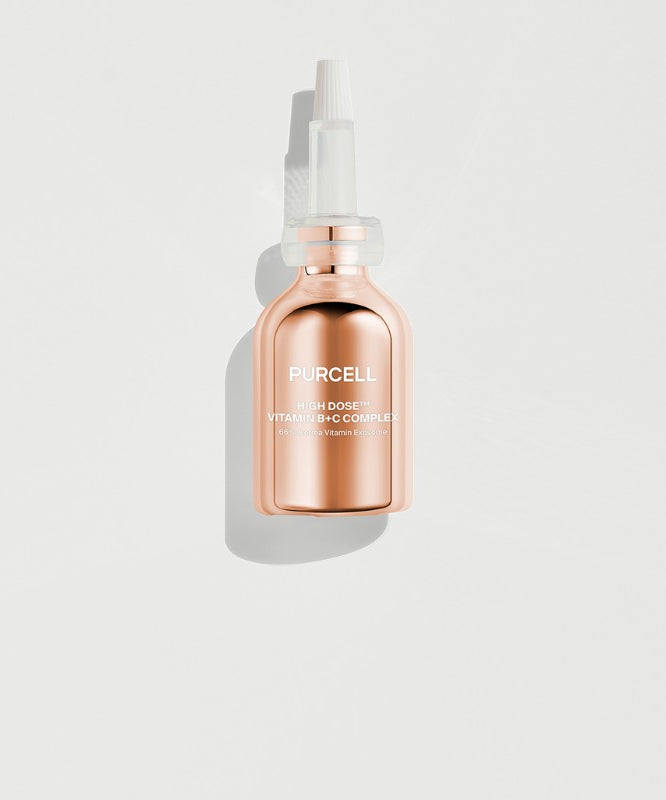 PURCELL High-Dose Vitamin B+C Complex 30mL, flacon spray rose PURCELL sur fond clair, produit cosmétique lumineux