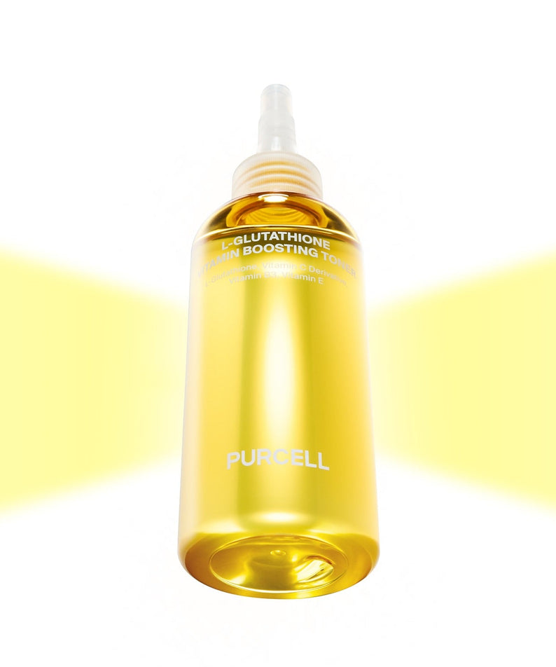 PURCELL L-Glutathione Vitamin Boosting Toner 150mL, flacon doré PURCELL sur fond clair jaune, goutteur