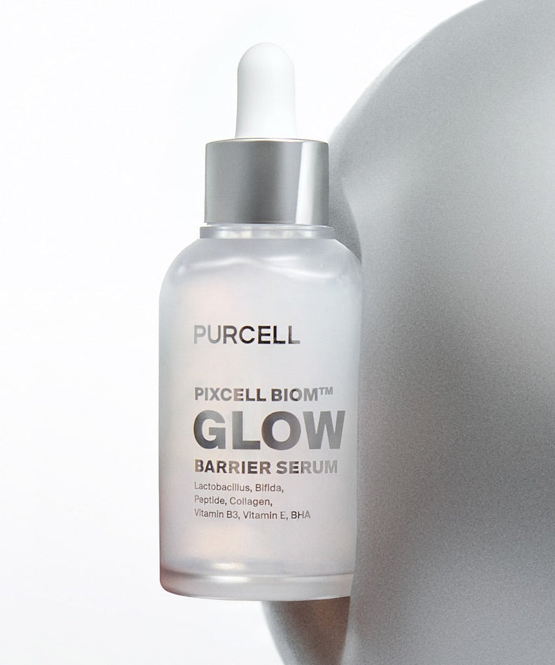 PURCELL PixelBiome™ Glow Barrier Serum 50mL de PURCELL, flacon sur fond blanc avec halo lumineux, sérum visage