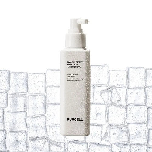 PURCELL PixelBiome™ Hair Set (Shampoo + Scalp Tonic) sur fond de cubes glacés, flacon coiffure PURCELL en contexte soin.