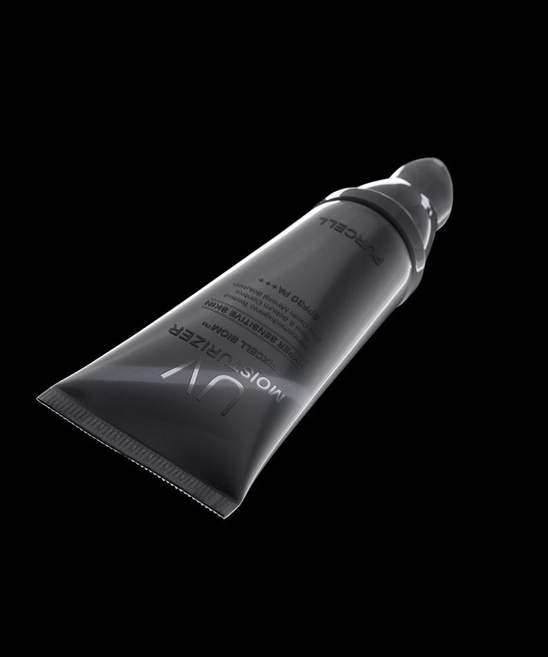 Photo produit PURCELL PixelBiome™ UV Moisturizer 40mL, tube noir PURCELL sur fond sombre, éclairage studio.