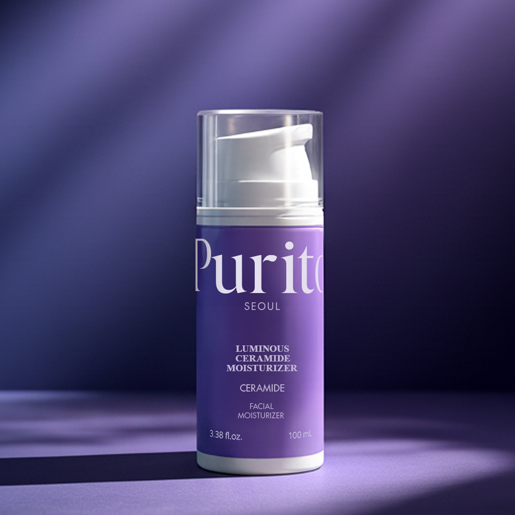 PURITO Luminous Ceramide Moisturizer en flacon sur fond violet, marque Purito, lumière studio, produit cosmétique facial