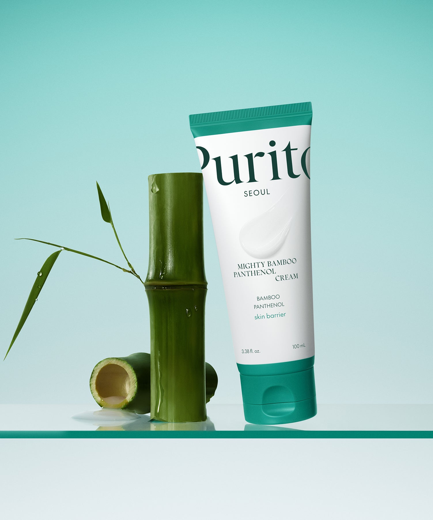 PURITO Mighty Bamboo Panthenol Cream 100ml de la marque Purito, tube vert et beige sur fond bleu avec bambou