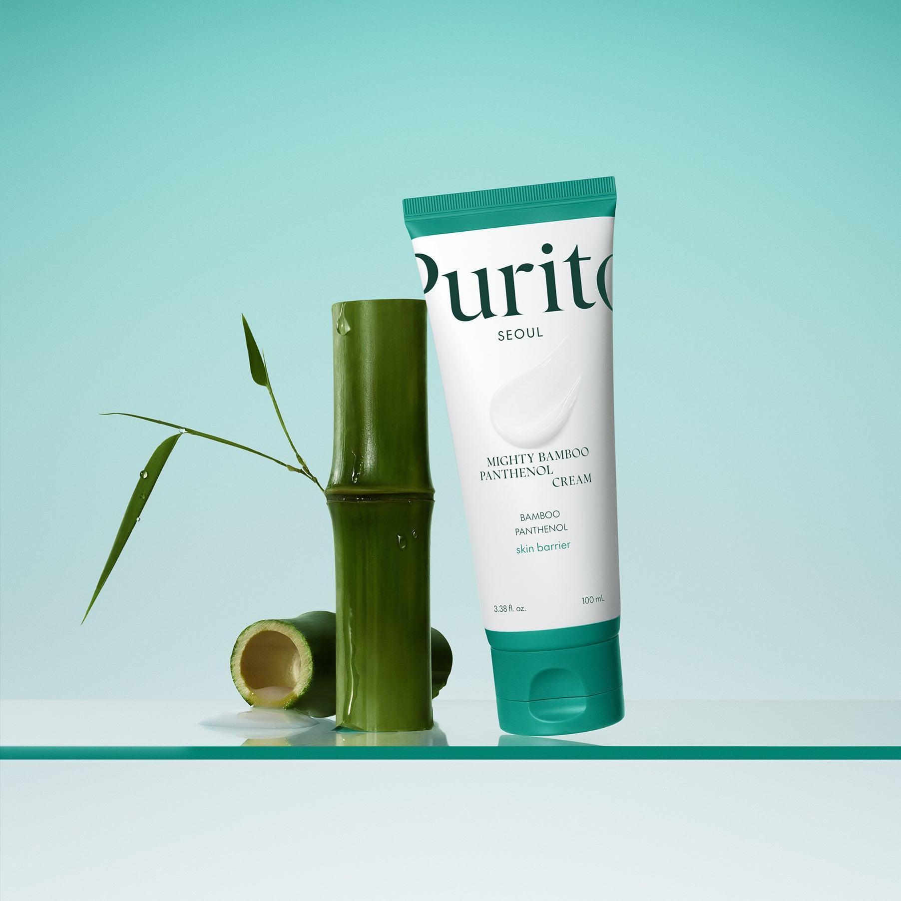 PURITO Mighty Bamboo Panthenol Cream 100ml de la marque Purito, tube vert et beige sur fond bleu avec bambou