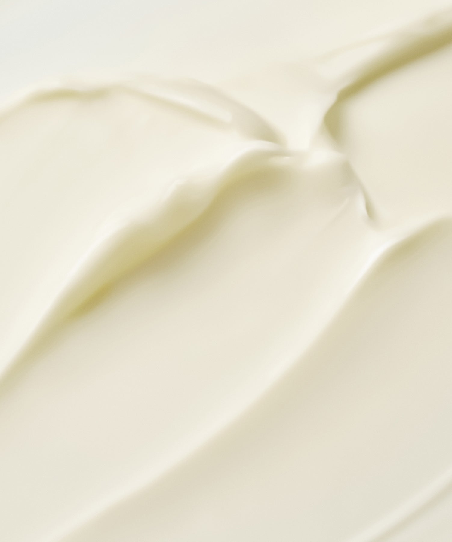 Texture du PURITO Timeless Bloom Retinol Spot Cream 30ml, crème anti-âge visage haute efficacité, formule enrichie pour les soins de peau.