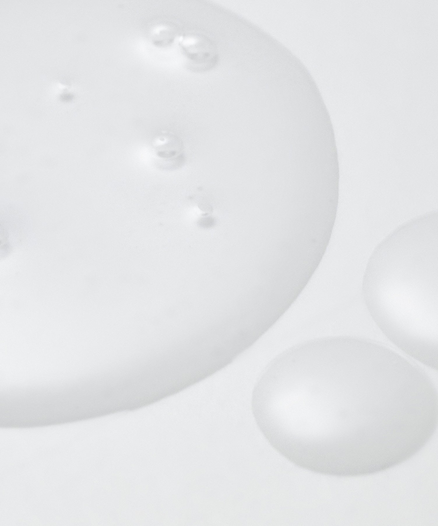 Texture du PURITO Wonder Relief Centella Toner Unscented 200ml, liquide clair et hydratant, gros plan.