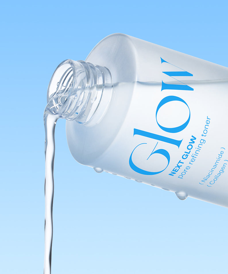 Bouteille de NEOGEN Next Glow Pore Refining Toner 210ml versant le liquide, idéale pour le soin de la peau.