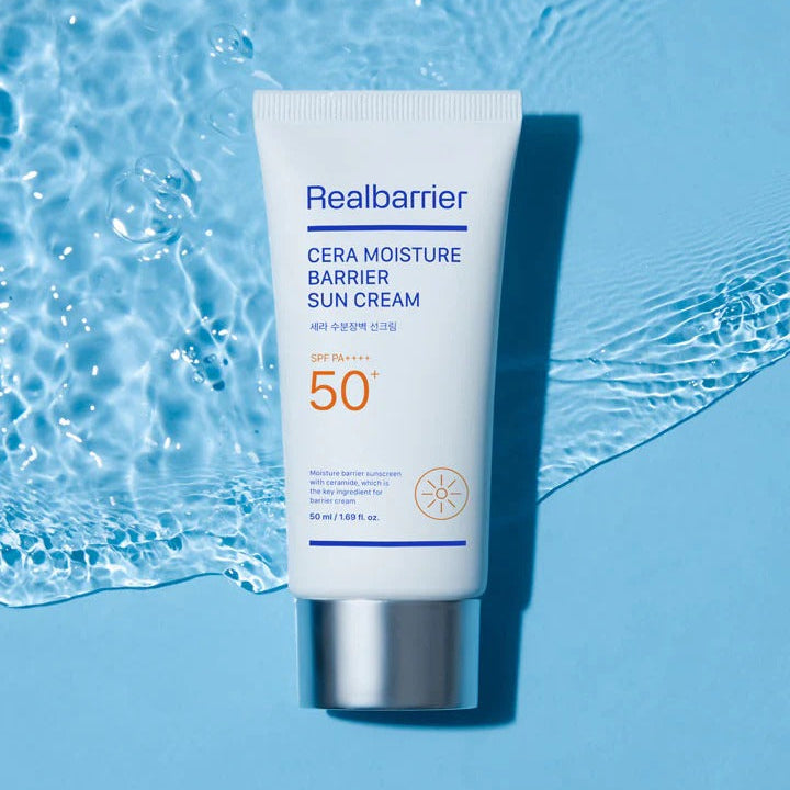REAL BARRIER Cera Moisture Barrier Sun Cream 50ml de RealBarrier, tube sur fond bleu avec éclaboussures d’eau, soleil SPF50+