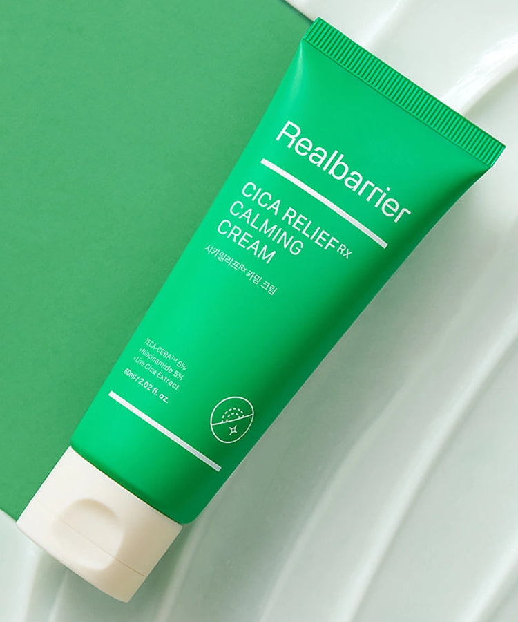 REAL BARRIER Cica Relief Rx Calming Cream 60ml, tube vert sur fond vert et blanc, aspect apaisant de marque Real Barrier.