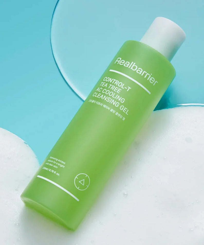 REAL BARRIER Control-T Tea Tree AC Cooling Cleansing Gel 200ml de la marque Realbarrier, sur fond bleu turquoise, flacon vert