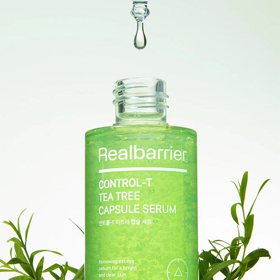 REAL BARRIER Control-T Tea Tree Capsule Serum 30ml de la marque Realbarrier, flacon vert avec théier, goutte sur fond clair.