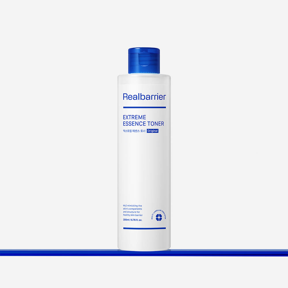 REAL BARRIER Extreme Essence Toner Original 200ml de la marque Realbarrier, flacon blanc bleu sur fond clair.