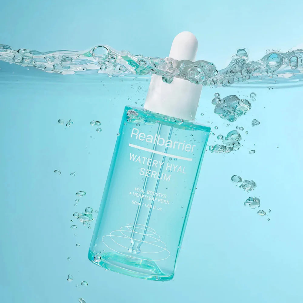 REAL BARRIER Watery Hyal Serum 50ml de Realbarrier, sérum hydratant dans un contexte visuel à l’eau bleue