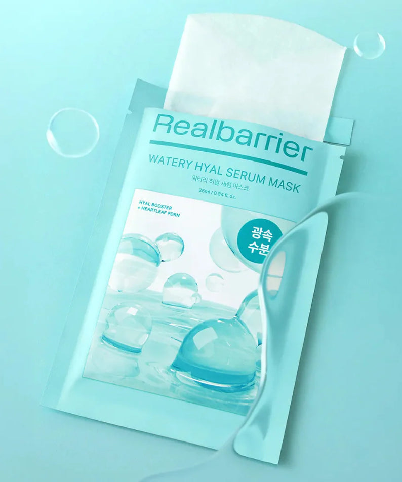 REAL BARRIER Watery Hyal Serum Mask 10 Sheets de la marque Realbarrier sur fond bleu, pochettes et seringue d’hyaluron.